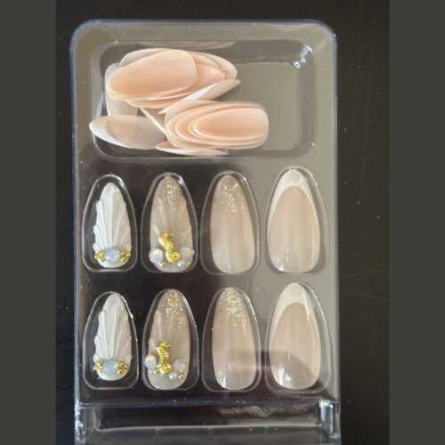 Untitled design (2) Almond shape-Press on nails with Diamond and studs